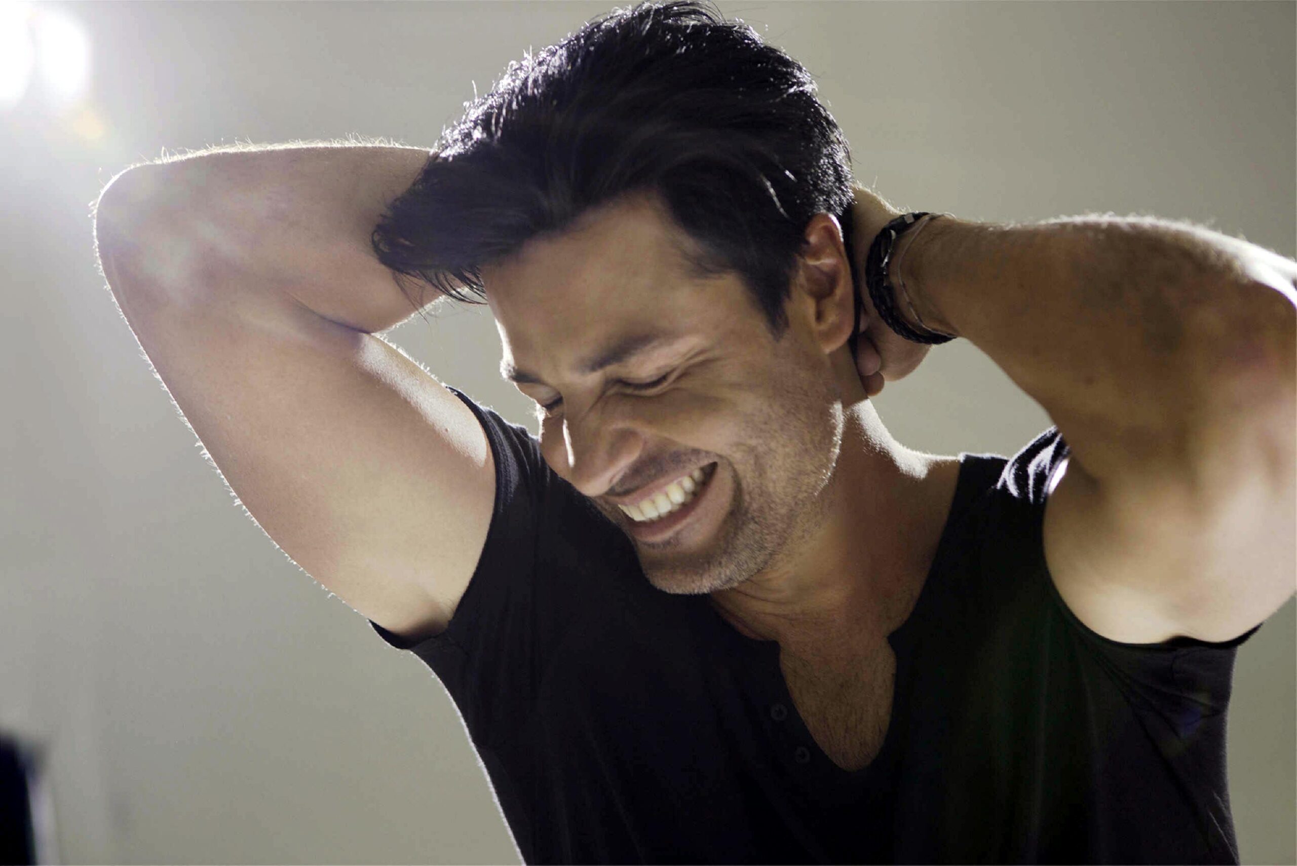 Chayanne enloquece a sus fans con fotos inéditas de su juventud