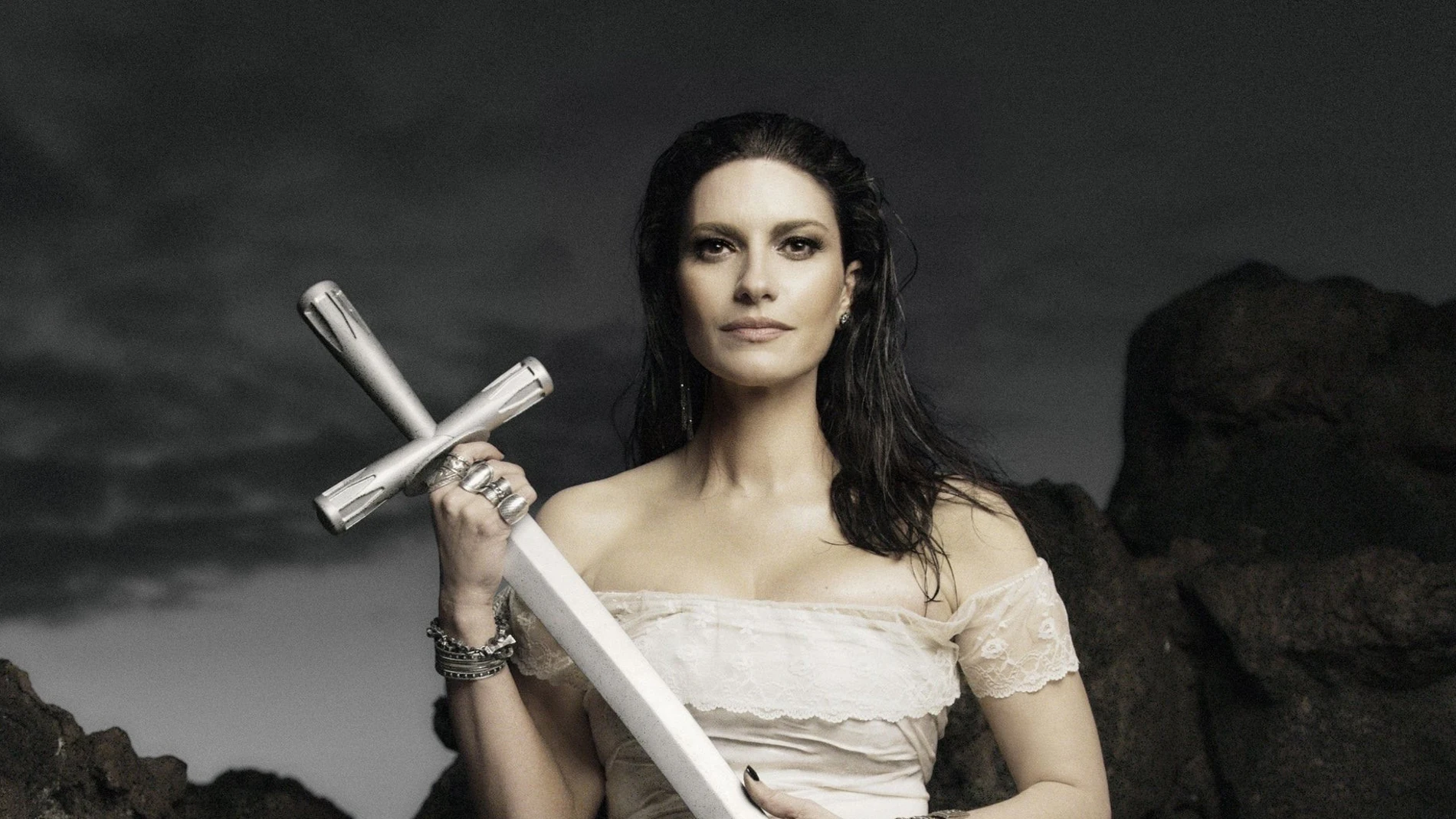 Laura Pausini responde a críticas por su versión de “¿Por qué te vas?”: “No veo la hora de cantarla”
