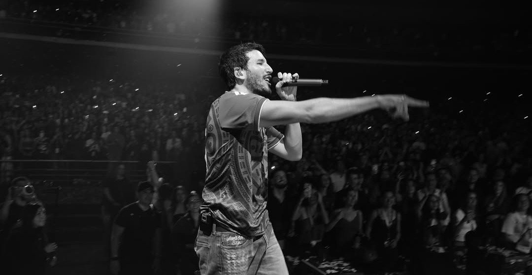 Sebastián Yatra cierra con éxito su gira “Entre Tanta Gente Tour” tras conquistar España y Latinoamérica