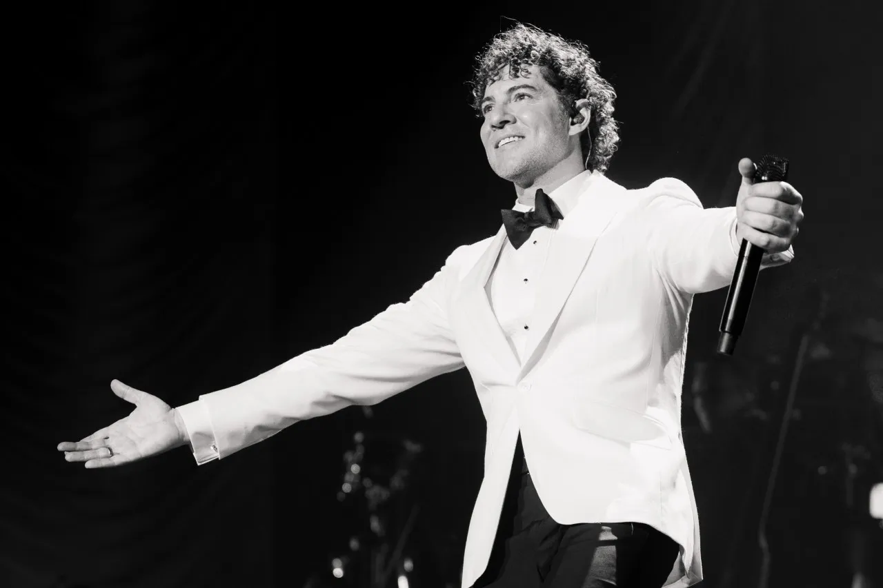David Bisbal emociona con “Amigos del mundo”, un clásico que vuelve a unir generaciones